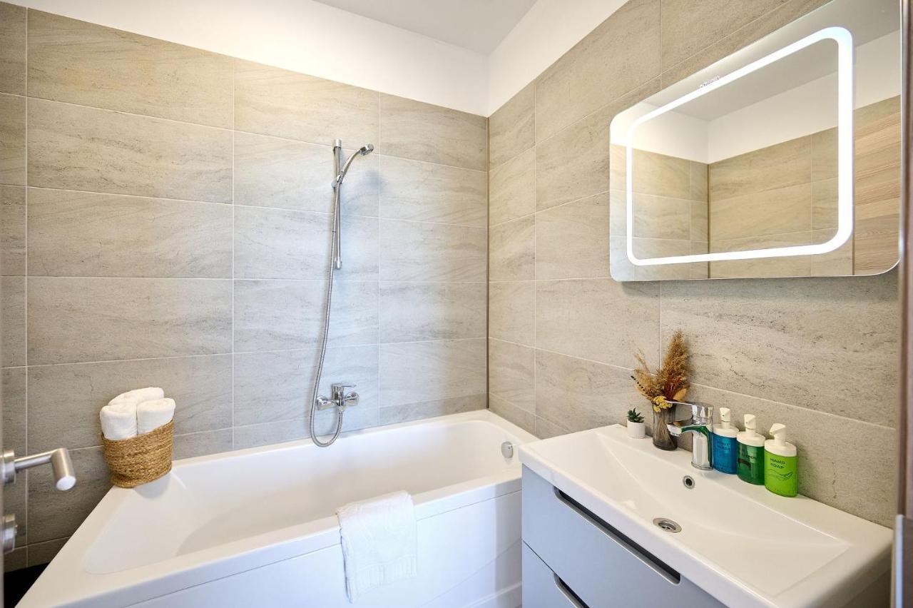 Paradise Sea View 2Bd Apt Spa N Pools Beach Resort Năvodari Eksteriør bilde